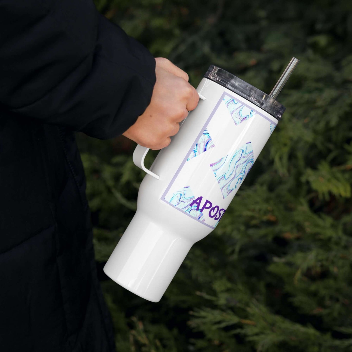 Travel mug with a handle